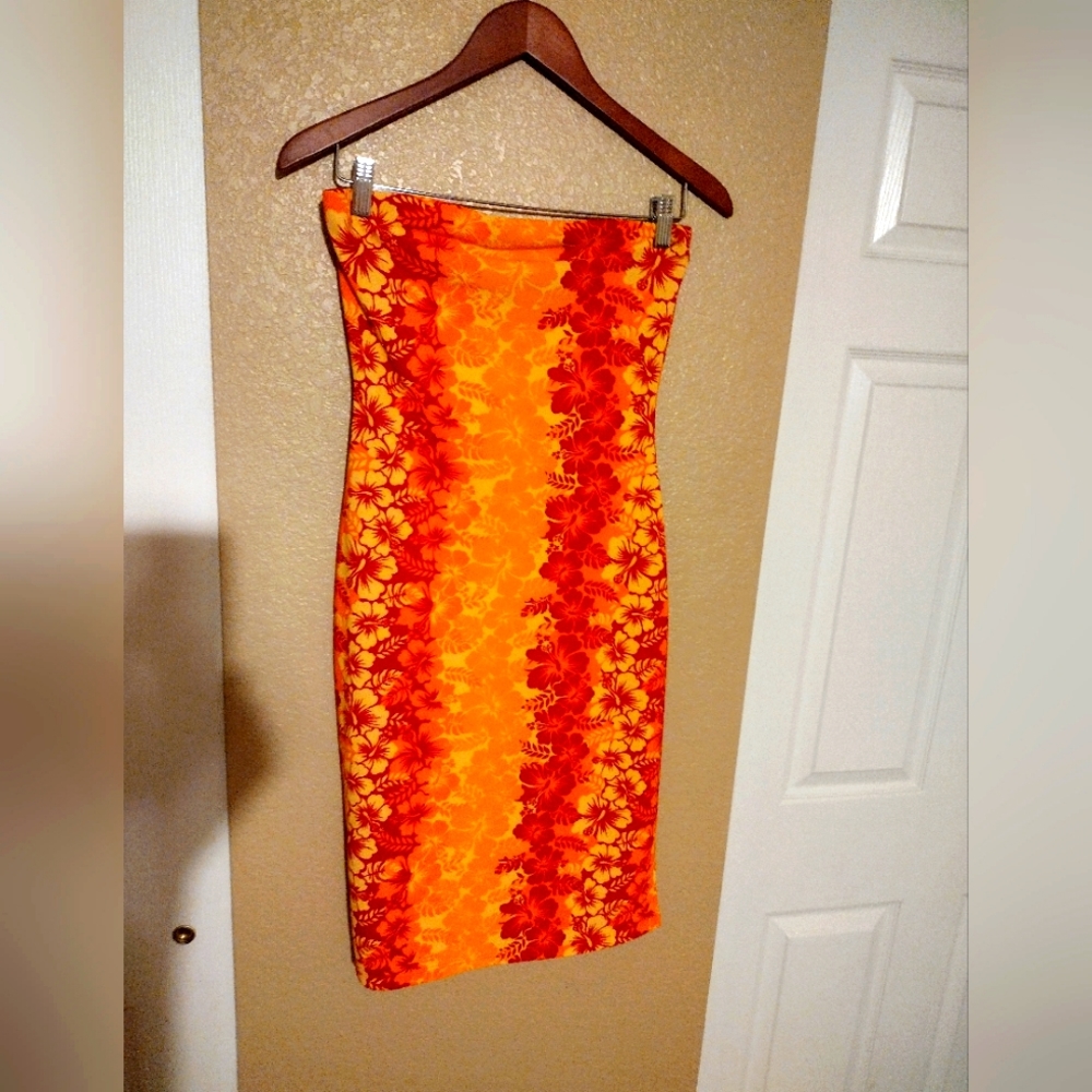 M Hawaiian dress  2 items for 30% off 🎉🎉